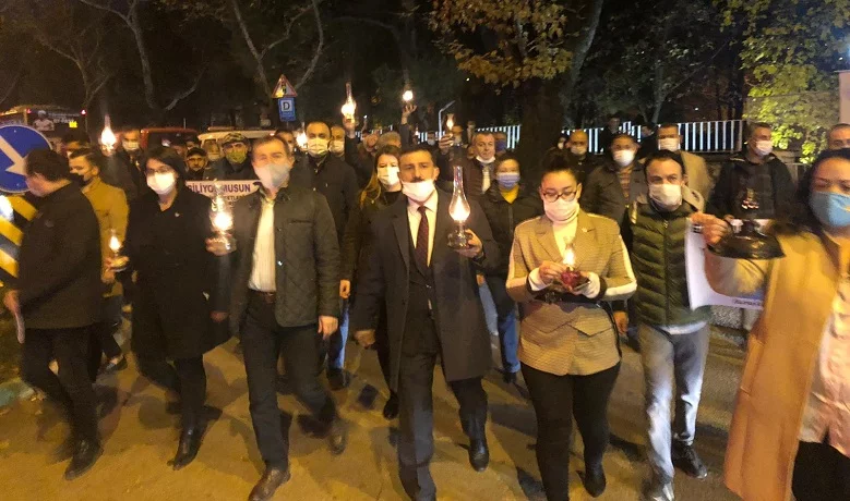 İYİ Parti’den gaz lambalı protesto