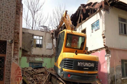 81 metruk bina yıkıldı