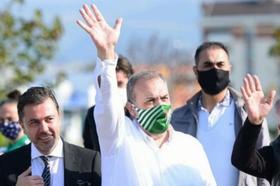 Bursaspor Başkanı Erkan Kamat, müjdeyi otobüste verdi