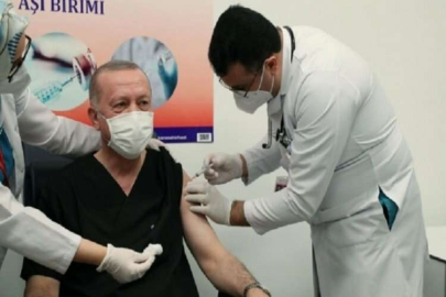 Cumhurbaşkanı Recep Tayyip Erdoğan, aşı olduğu anları paylaştı!