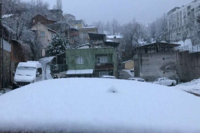 Bursa şehir merkezi beyaza büründü