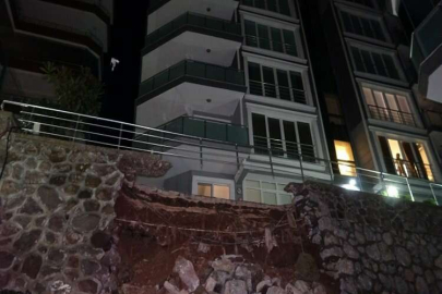 İstinat duvarı çöktü, sesi duyan “deprem oluyor” zannetti