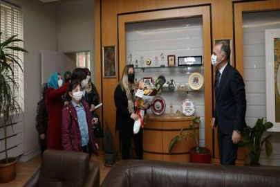 Otizmli çocuklar “ay çiçeği” kartıyla fark edilecek