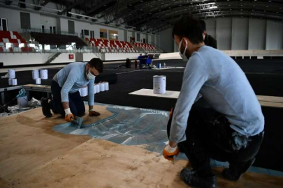 Türkiye’nin en modern atletizm salonunun pisti kaplanıyor