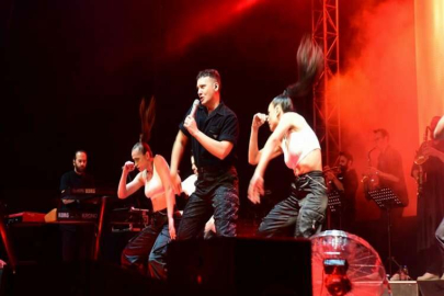 Ünlü şarkıcı Edis’ten Bursa’da coşkulu konser