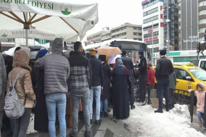 Depremde yaralananlara kan vermek isteyenler Kızılay’a koştu