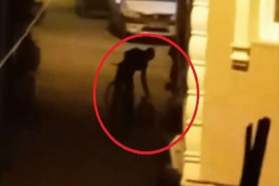 Bisikletli yakıt hırsızları kameralara yansıdı…