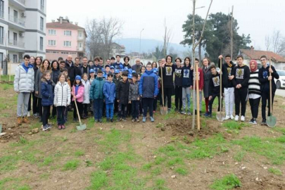 Nilüfer’de öğrenciler gelecekleri için fidan dikti