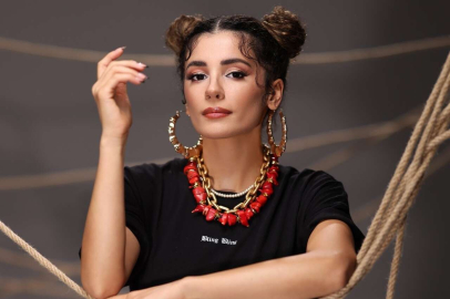 "Dilan Bilmez'in Yeni Şarkısı 'Yaka Yaka' Duygusal Bir Yolculuk Sunuyor"