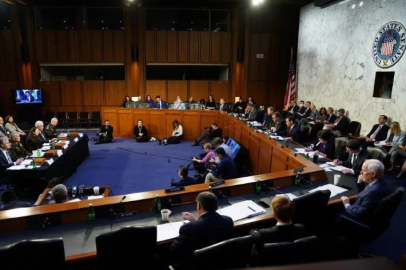 ABD’de senato üyelerine güvenlik için uydu telefonu önlemi