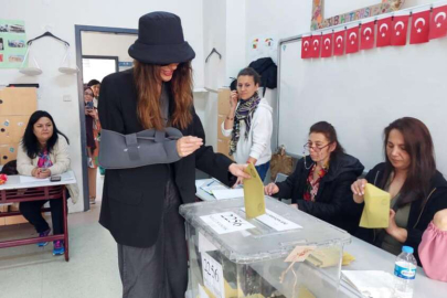 Oyuncu Dilan Çiçek Deniz oyunu kullandı