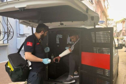 Cezaevinden çıktı, üvey babası ve annesini bıçaklayıp tutuklandı
