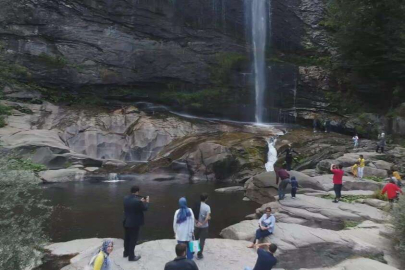 Şehir stresinden kaçanlar, Suuçtu Şelalesine akın etti