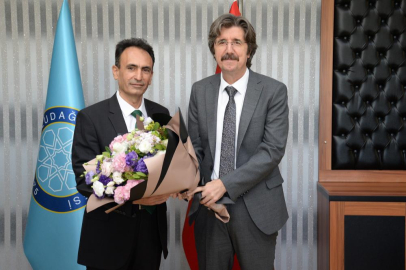Veteriner fakültesinde yeni Dekan Prof. Dr. Bayram Şenlik oldu