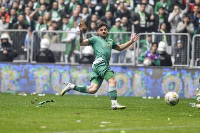 Bursaspor’da Çağatay Yılmaz’ın sözleşmesi 2026’ya kadar uzatıldı