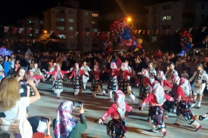 Festivalin gözdesi Yıldızlar folklor ekibi oldu