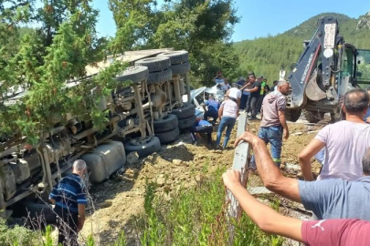 Freni patlayan kamyon kalabalığın arasına daldı: 5 ölü, 25 yaralı