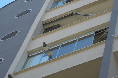 Balkondan düşen yaşlı kadın hayatını kaybetti