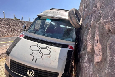 Tarım işçilerini taşıyan minibüs devrildi: 3 ölü, 17 yaralı