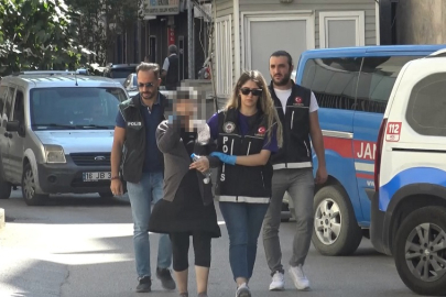 Karnı burnunda torbacı adliyeye böyle geldi