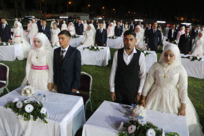 100 depremzede çift, aynı anda "evet" dedi
