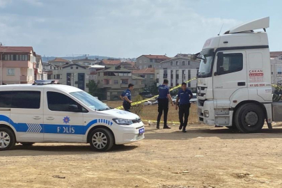 Önce eşini sonra kendini bıçakladı