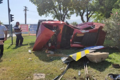 Bursa'da feci kaza: Araç hurdaya döndü