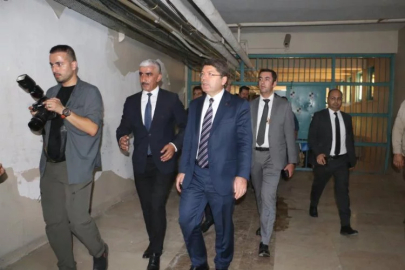 Bakan Tunç, işkencelerle anılan eski cezaevini gezdi