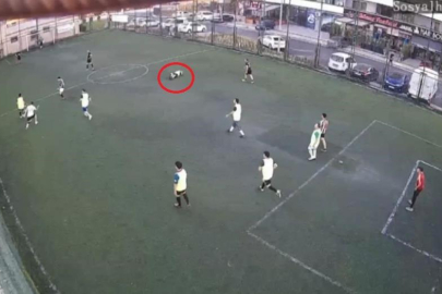Halı sahada kalp krizi geçirdi...O anlar kamerada