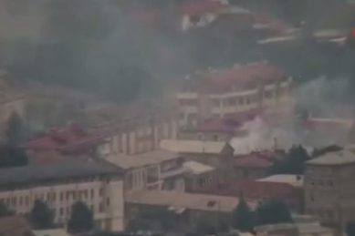Ermeni güçleri, Hankendi’de kasıtlı yangın çıkarıp belgeleri imha ediyor