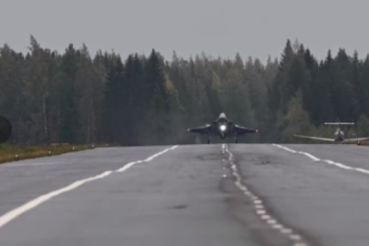 F-35A savaş uçakları ilk kez otoyola iniş yaptı