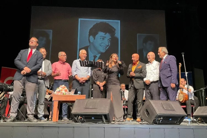 Bursa'da Sanat Güneşi, şarkılarıyla anıldı