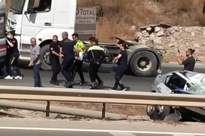 Bursa’da bariyerlere giren araç kullanılamaz hale geldi