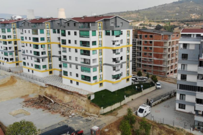 Bursa'da 8 katlı sitenin istinat duvarı çöktü!