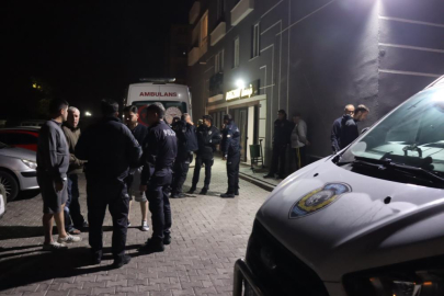 Kocasını göğsünden bıçaklayarak öldürdü
