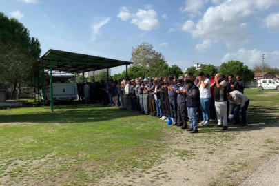 Cinnet kurbanı anne ve oğulları toprağa verildi