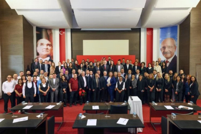 Kılıçdaroğlu, parti genel merkezinde personelle vedalaştı