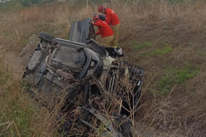Bursa'da otomobil refüje uçtu: 3 yaralı