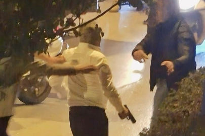 İki grup arasında çıkan kavgada silah çekildi: O anlar kamerada