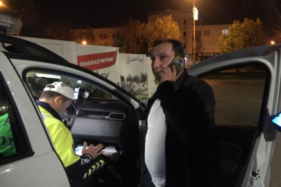 Bursa'da alkollü yakalandı, polis ekiplerine iş öğretmeye kalktı