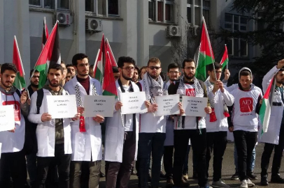 Doktorlar ve tıp öğrencileri Gazze’deki hastane katliamına isyan etti