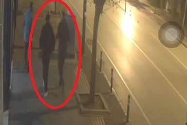 Yolda gördükleri adamı böyle gasp ettiler Polis o şüphelilerin peşini bırakmadı