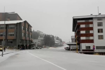 Uludağ’da kar yağışı etkili oluyor