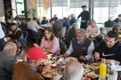 Huzurevi sakinleri çiftlikte stres attı