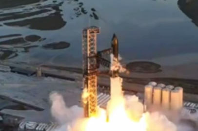 SpaceX’in Starship roketi kalkıştan sonra patladı