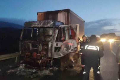 Bursa’da yanan kamyon kullanılamaz hale geldi