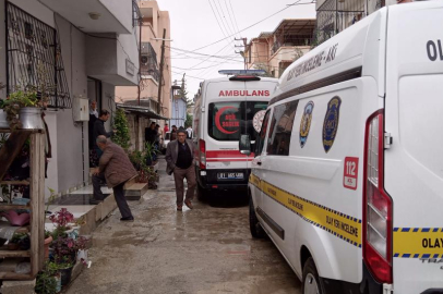 Cinnet geçiren şahıs, karısını öldürdü, annesini de ağır yaraladı