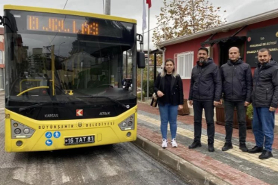 Bursa'da mahalleye 5 yıl sonra gelen otobüsü böyle karşıladılar