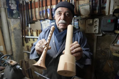 56 yıldır 7 metrekarelik iş yerinde zurna yapıyor