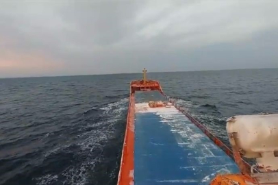 Gemideki her işe koşturmuştu... “Benden bir tane daha yok” parçasını dinlerken video çekmiş